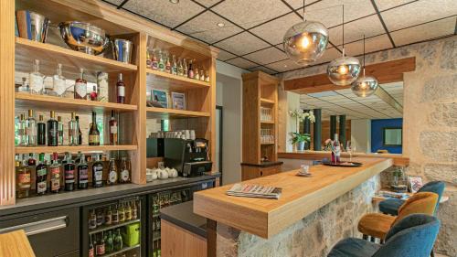 Salles-la-Source Hotel | LOGIS HOTEL L'HÔTEL DES BAINS - Salles-la-Source