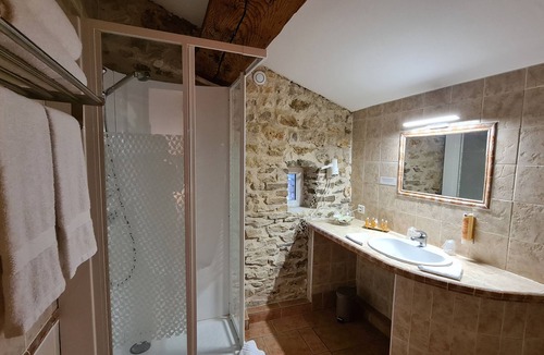 Suze-la-Rousse Hotel | Logis Hotel La Bastide St Bach