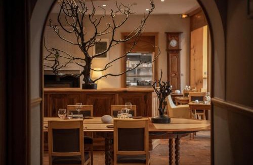 La Ferte-Saint-Cyr Hotel | Logis Hotel La Diligence