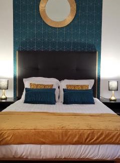 Bourbon-Lancy Hotel | Logis Hotel La Tourelle du Beffroi