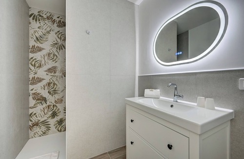 Monteux Hotel | Logis Hotel Le Blason de Provence