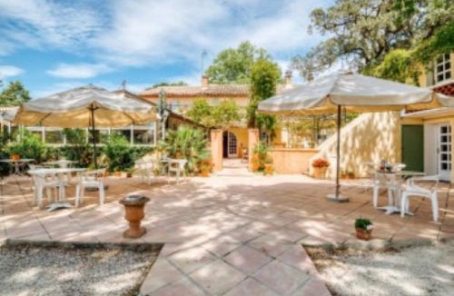 Bollene Hotel | Logis Hotel Le Chêne Vert