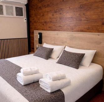 Embrun Hotel | Logis Hotel Le Lac