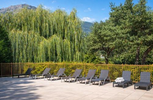 Embrun Hotel | Logis Hotel Le Lac