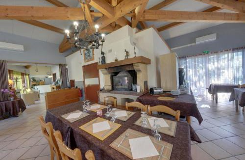 Gignac Hotel | Logis Hotel Le Vieux Moulin