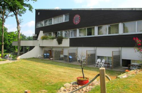 Saint Dezery Hotel | Logis Hotel Les Gravades Ussel