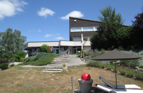 Saint Dezery Hotel | Logis Hotel Les Gravades Ussel