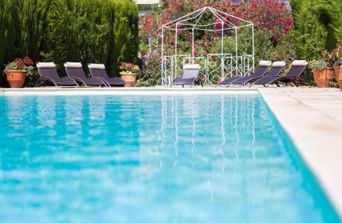 Beaucaire Hotel | Logis Hotel Les Vignes Blanches