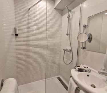 Beaucaire Hotel | Logis Hotel Les Vignes Blanches