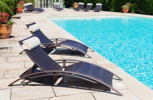 Beaucaire Hotel | Logis Hotel Les Vignes Blanches