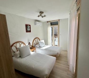 Arles-sur-Tech Hotel | Logis Hotel-restaurant Les Glycines
