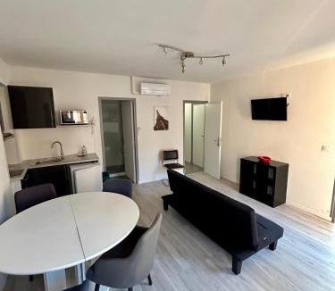 Arles-sur-Tech Hotel | Logis Hotel-restaurant Les Glycines