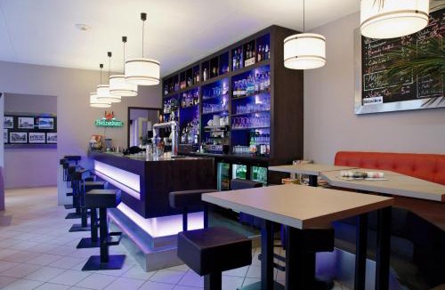 Aunay-sur-Odon Hotel | LOGIS -Hotel & Restaurant de la Place