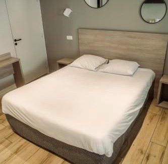 Aunay-sur-Odon Hotel | LOGIS -Hotel & Restaurant de la Place