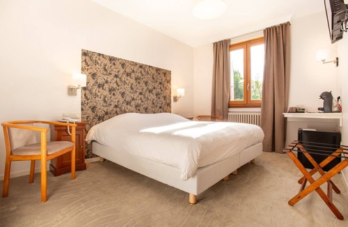 Saint-Cirgue Hotel | Logis Hotel Restaurant Du Pont