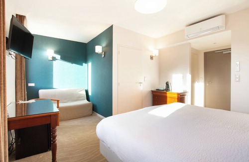 Saint-Cirgue Hotel | Logis Hotel Restaurant Du Pont