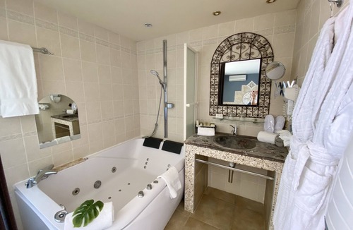 Cabestany Hotel | Logis Hotel Restaurant Les II Mas