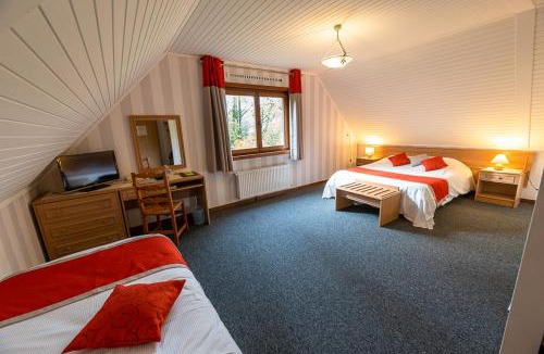 Wisques Hotel | Logis - Hotel Restaurant La Sapinière