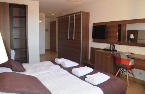 Elne Hotel | Logis Hotel Restaurant Le Cara Sol