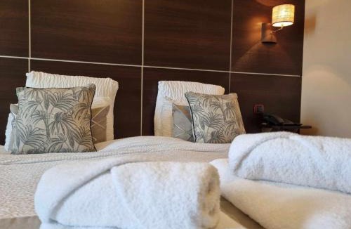 Serrieres Hotel | Logis Hotel Schaeffer- Restaurant Le Saint Georges