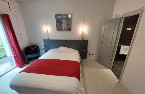 Grisolles Hotel | Logis Hotels - Hôtel et Restaurant Le Relais des Garrigues