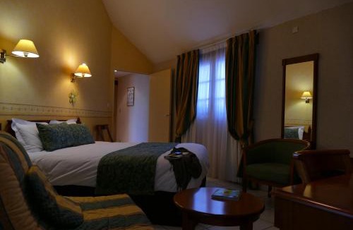 Champtoceaux Hotel | Logis Hotels Le Champalud Restaurant La Citadelle