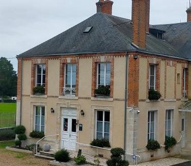 Clery-Saint-Andre Hotel | Logis Hotels Restaurants- Villa des Bordes