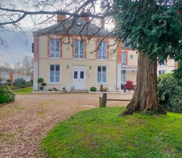 Clery-Saint-Andre Hotel | Logis Hotels Restaurants- Villa des Bordes