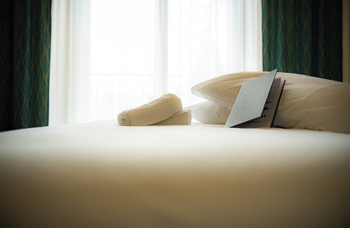 Vouille Hotel | Logis Le Cheval Blanc et Clovis