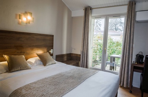 La Boisse Hotel | Logis Le Petit Casset