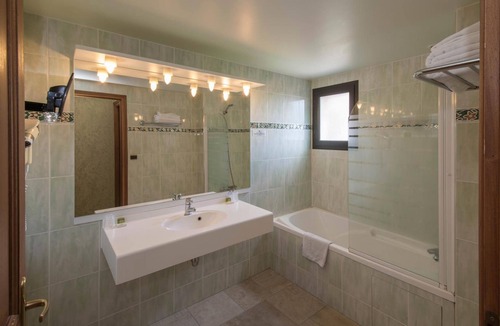 Piney Hotel | LOGIS Le Tadorne