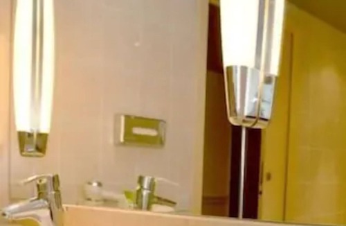 Saint-Maurice-de-Beynost Hotel | Logis Lyon Est