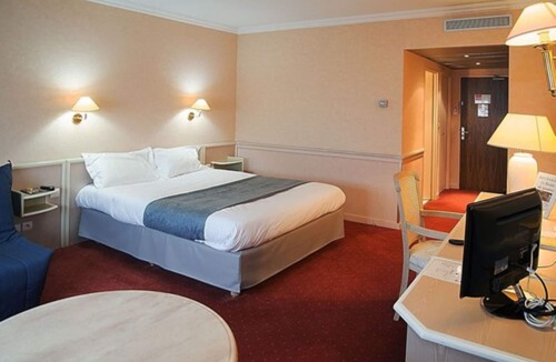 Saint-Maurice-de-Beynost Hotel | Logis Lyon Est