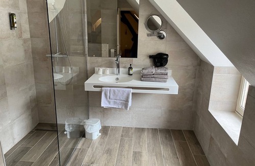 Ligny-le-Chatel Hotel | Logis Relais Saint Vincent