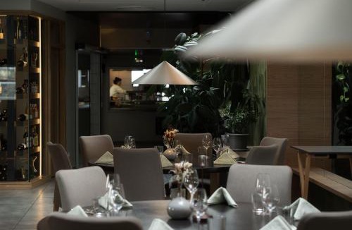 Delme Hotel | Logis Restaurant & Hôtel À la 12