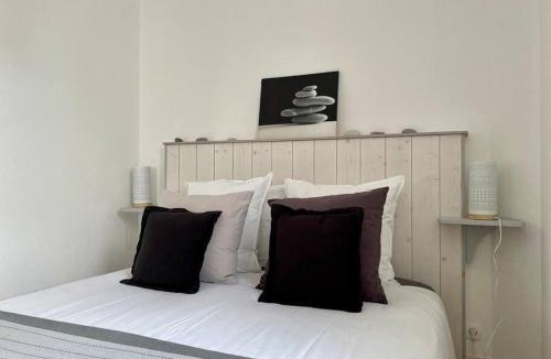 Saint-Martin-des-Entrees Apartment | Logis Saint-Martin by Melrose