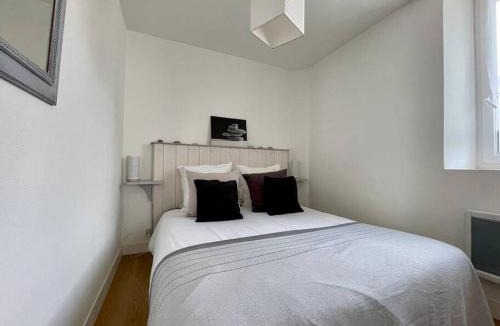 Saint-Martin-des-Entrees Apartment | Logis Saint-Martin by Melrose