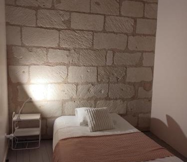 Dampierre-sur-Loire House | Logis troglodyte cosy & vue sur la Loire