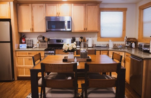 Warnick Cabin | Logshire at Mt.Baker EVCharger & HotTub