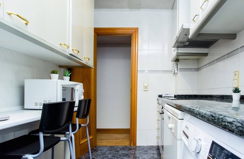 Zaragoza Centro Apartment | LOIRA CÁNOVAS: Warmth and Spacious near the Uni