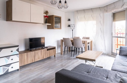 Delicias Apartment | LOIRA FERREIRO: Spaciousness in a Residential Area