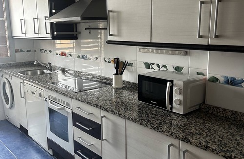 Zaragoza Apartment | LOIRA PLAZA MOZART: Modern Shelter with Terrace