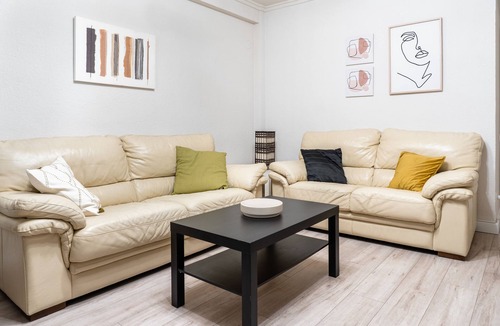 Delicias Apartment | LOIRA VIÑAZA: Modern and functional 4-bedroom apar