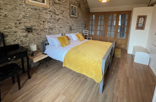 Sainte-Marie-du-Bois House | Loire Lodge - Rustic Barn Conversion