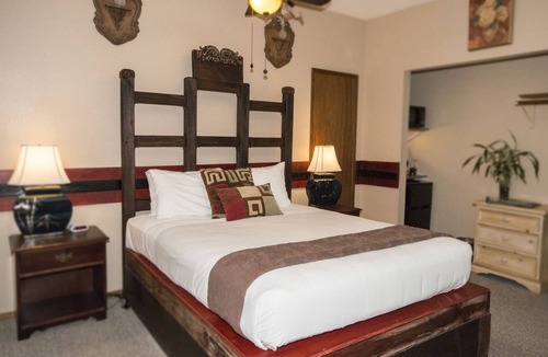 Volcano Hotel | Lokahi Lodge