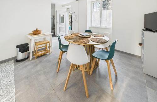 Locquirec Villa | Loki Rivoli Cottage