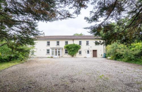 Camborne Villa | Lolgorien, West Cornwall, Sleeps 8