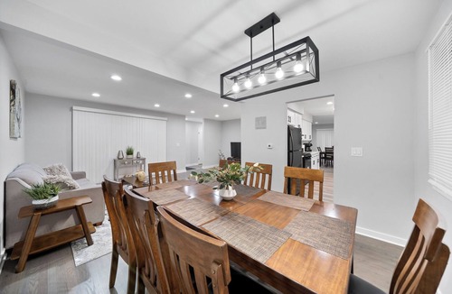 Lombard House | Lombard Rental - Central Ave