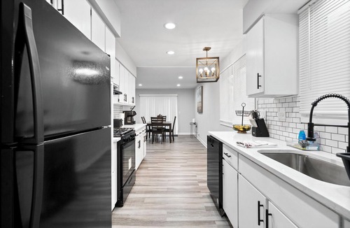 Lombard House | Lombard Rental - Central Ave