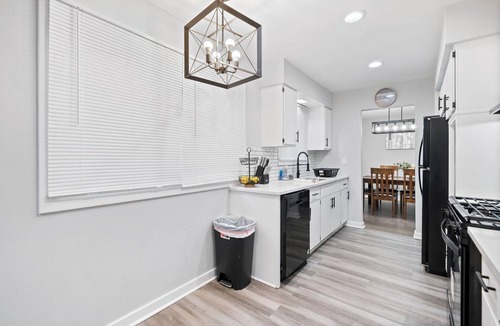 Lombard House | Lombard Rental - Central Ave